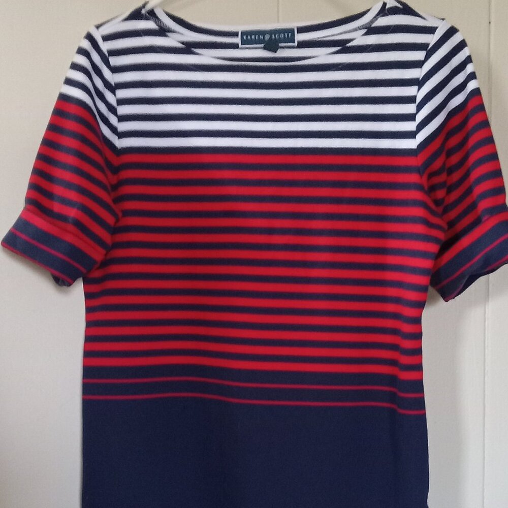 Karen Scott Size Large Short Sleeve Shirt